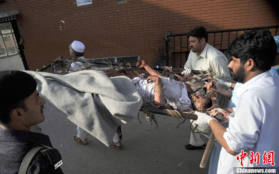 На северо-западе Пакистана более 70 человек погибли в результате взрывов