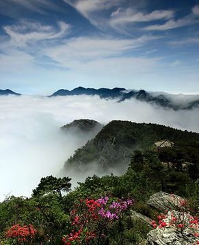 Живописные пейзажи в туристическом районе Лушань провинции Цзянси после дождя