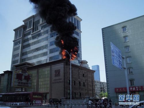 В офисе управления градостроительства города Шэньян возник пожар 