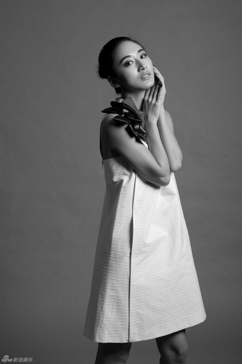 Восходящая звезда Го Чжэньни в черно-белых снимках