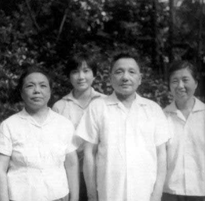 Редкие семейные снимки Дэн Сяопина