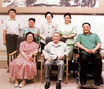 Редкие семейные снимки Дэн Сяопина