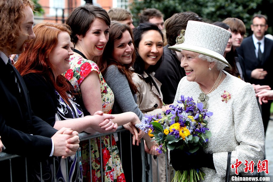 Королева Великобритании Елизавета II прибыла в Ирландию с визитом