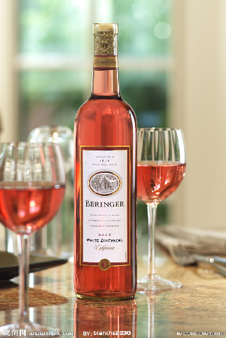 Мягкая красота розового виноградного вина 1