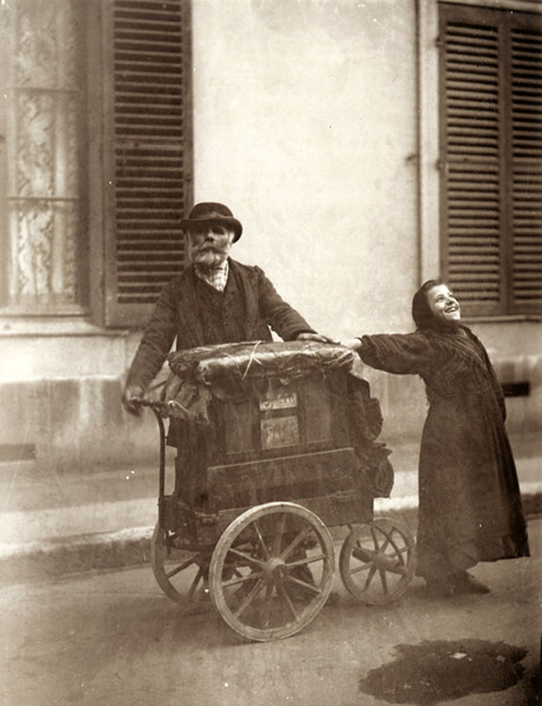 《Joueur d’Orgue》(1898-1899)，Евген Атгет, аукцион Christie&apos;s в Нью-Йорке, апрель 2010 года, 686,5 тысяч долларов