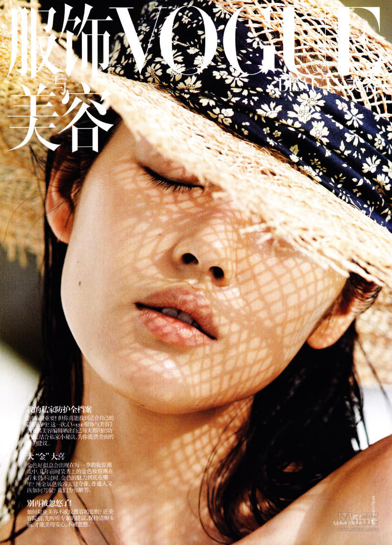 Китайская супермодель Лю Вэнь на обложке «Vogue» 