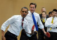 Обама сыграл с премьер-министром Великобритании Кэмероном в настольный теннис