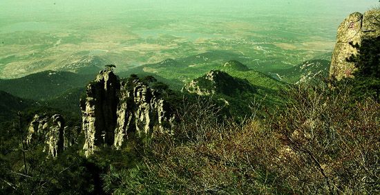 Горы Мэншань в г. Линьи 