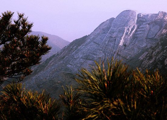 Горы Мэншань в г. Линьи 