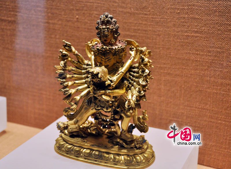 Изысканные статуи Будды в Столичном музее Пекина