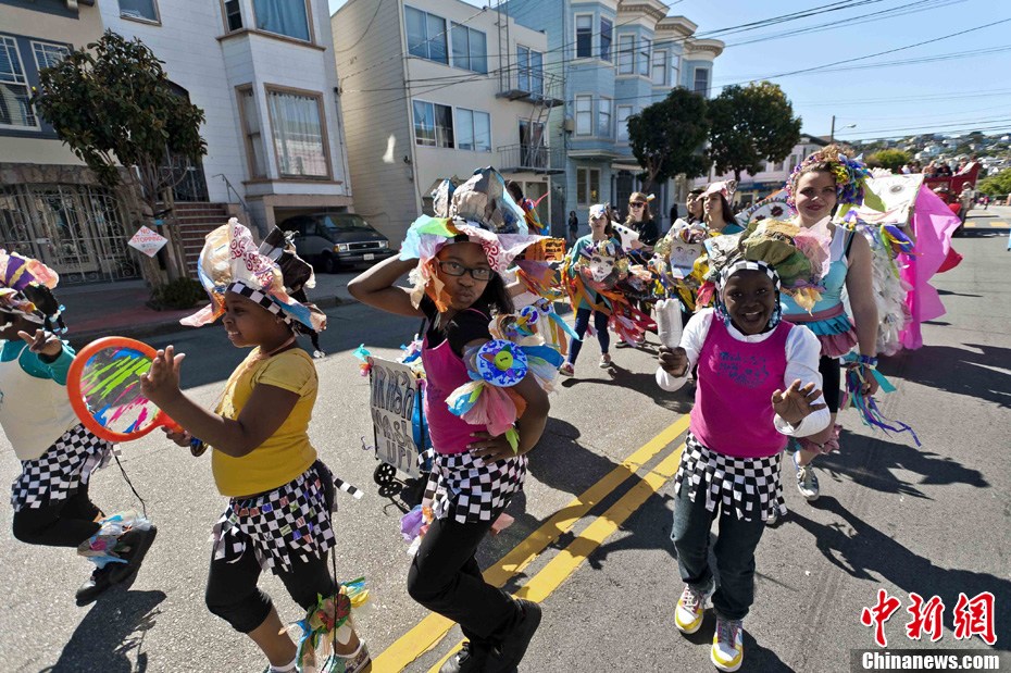 Сексуальные девушки на ежегодном карнавале в г. Сан-Франциско США3