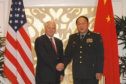 Министр обороны КНР Лян Гуанле встретился со своим американским коллегой Р. Гейтсом