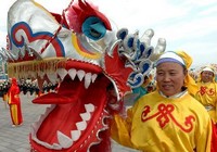 В первый день праздника 'Дуаньу' пекинские парки приняли 400 тыс посетителей