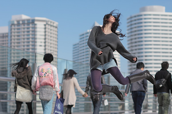 Новые снимки японской девушки, любящей летать4