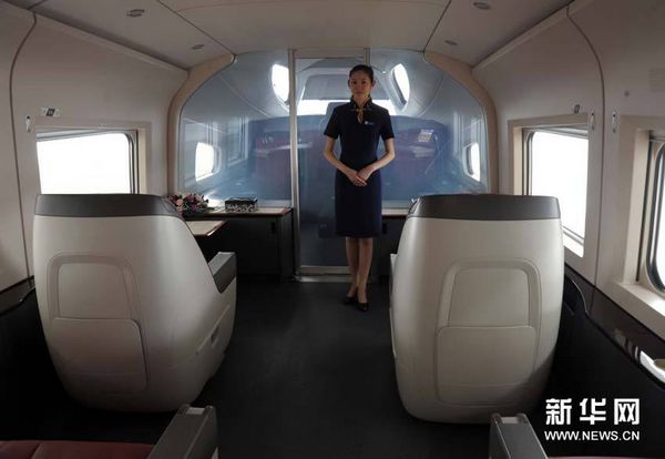 Бригады проводников скоростных поездов по маршруту «Пекин-Шанхай» готовы к обслуживанию пассажиров 