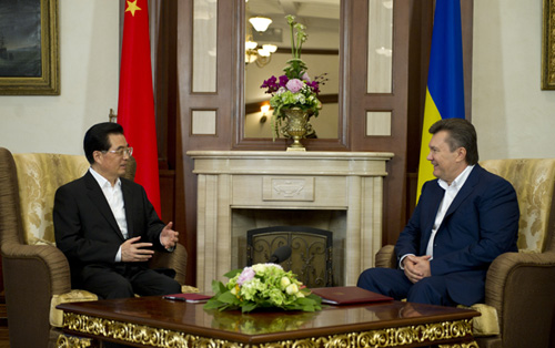 Председатель КНР Ху Цзиньтао и президент Украины Виктор Янукович провели встречу в Ялте1