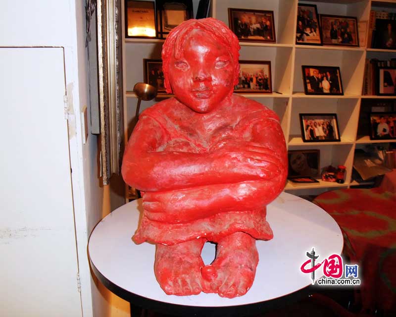 Художница Хао Ли родилась в 1975 году в деревне провинции Хэбэй. Ее произведения не только постоянно участвуют в выставках на родине и за рубежом, но и часто покупаются галереями и коллекционерами.