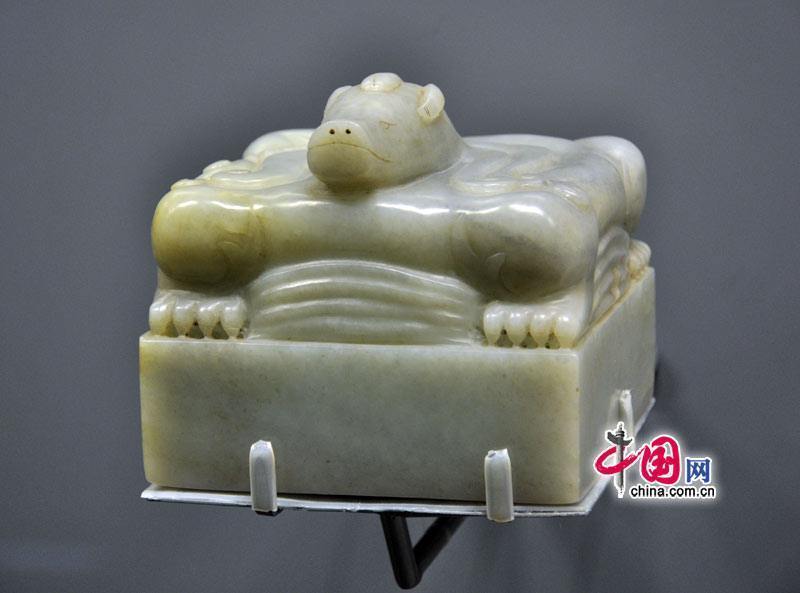Элитные нефритовые изделия в Столичном музее Китая