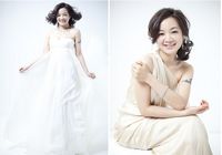 Тайваньская телеведущая Лю Ханья в свадебных нарядах