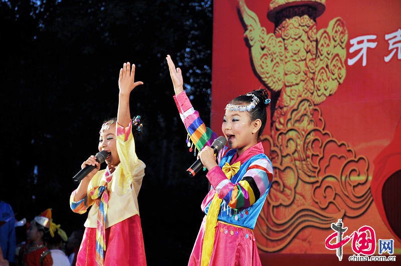 (90-летие КПК) Внутренняя Монголия песнями и танцами отмечает праздник