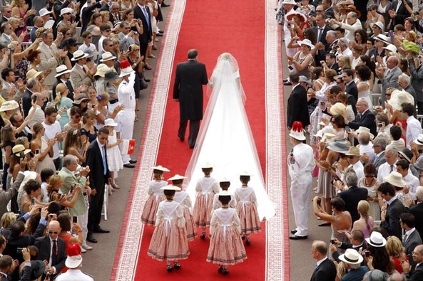 Князь Альбер II и княгиня Шарлен обвенчались в Монако5
