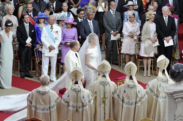 Князь Альбер II и княгиня Шарлен обвенчались в Монако8