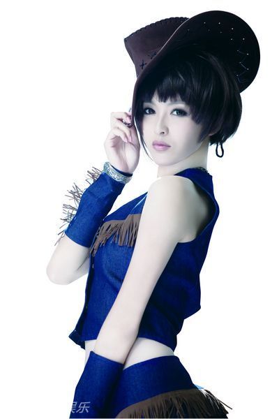 Миловидная актриса Тан Янь в рекламе игры 