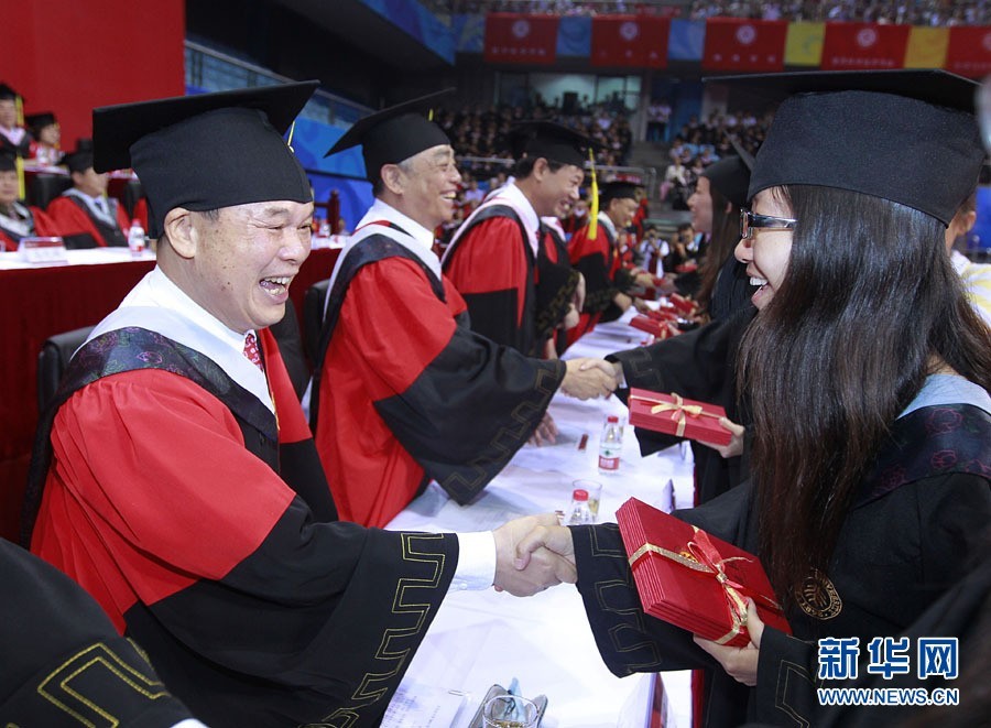 Церемония окончания учебы выпускников Пекинского университета 4