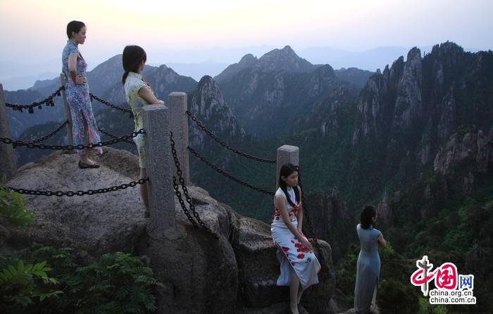 Красавицы в чарующих горах Хуаншань