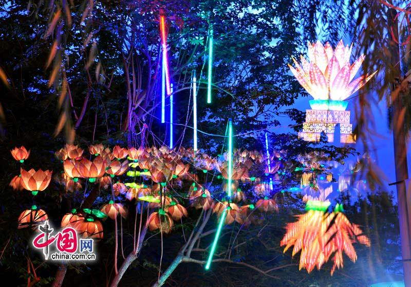 Национальный фестиваль фонарей в парке Юаньминъюань 