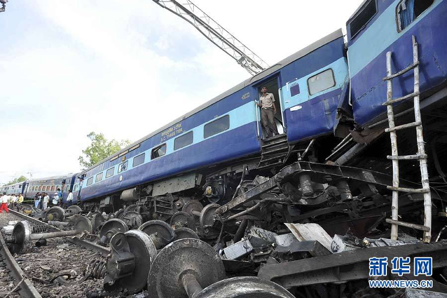 По сегодняшним сообщениям индийских СМИ, количество погибших в результате произошедшего сегодня на севере страны крушения сошедшего с рельсов пассажирского поезда возросло до 35 человек, количество пострадавших возросло до 200 человек.