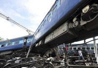 Количество погибших в результате крушения пассажирского поезда в Индии возросло до 35 человек