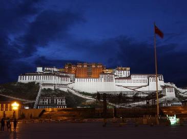 Очаровательный ночной дворец Потала в объективе журналиста веб-сайта «Чжунгован»