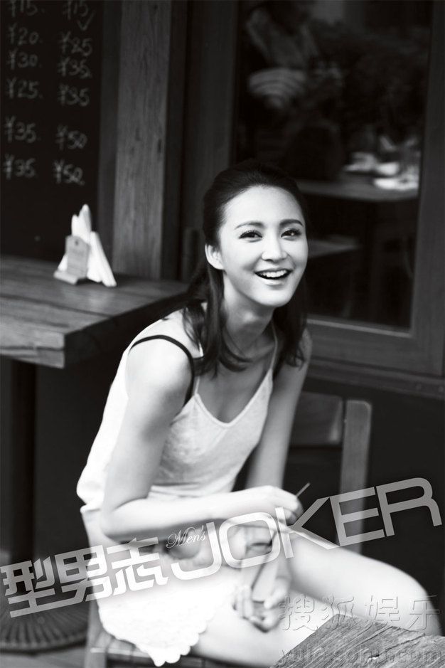 Красотка Чжан Синьи в черно-белых снимках