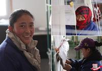 Женщины-рабочие в цехе производства тибетских ковров
