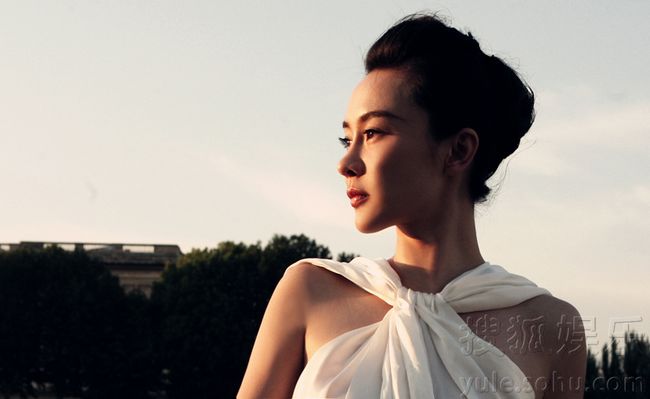Красотка Хо Сыянь в новых снимках в Париже