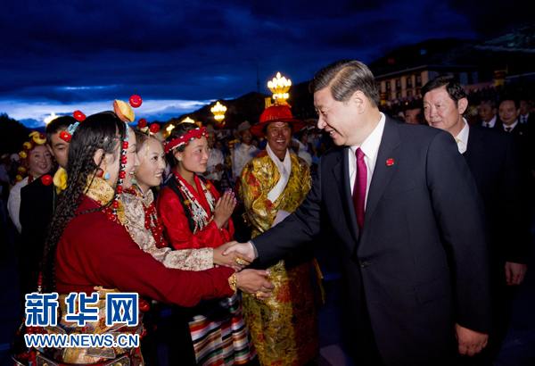 Заместитель председателя КНР Си Цзиньпин принял участие в вечере фейерверков по случаю 60-летия мирного освобождения Тибета