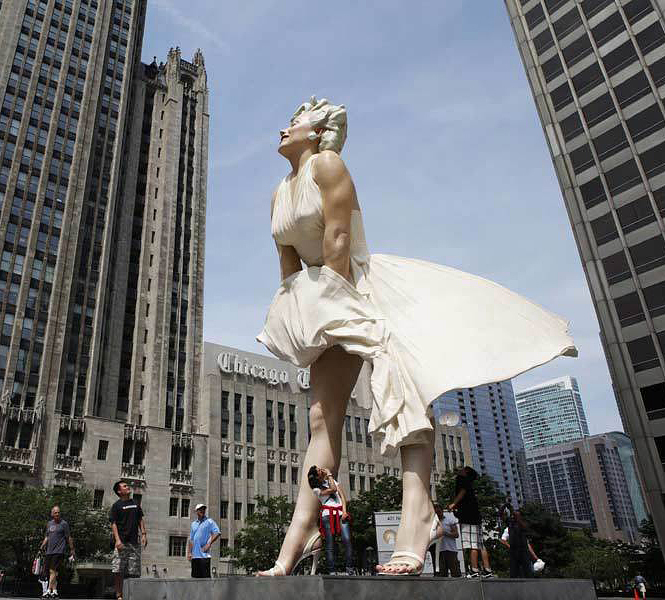 Крупногабаритная статуя Мэрилин Монро в Чикаго 1