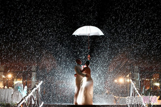 Романтичные свадебные фотографии в дождь 1