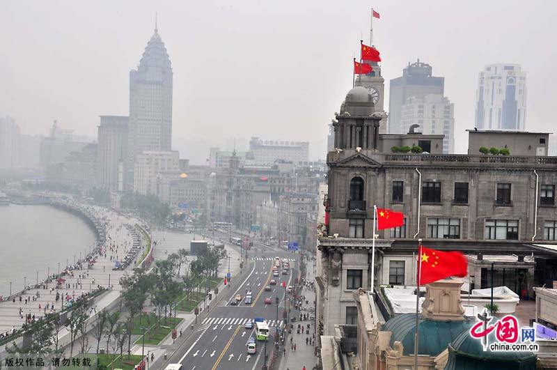 Набережная Вайтань в Шанхае с высоты птичьего полета 