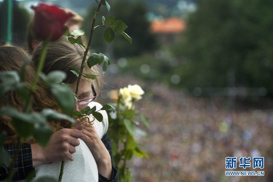 Напомним, что 22 июля в правительственном квартале в Осло прогремел взрыв, а через 2 часа после этого на острове Утейа в 40 км от норвежской столицы произошла стрельба -- мужчина открыл огонь по участникам летнего лагеря молодежного форума Норвежской рабочей партии /НРП/. 