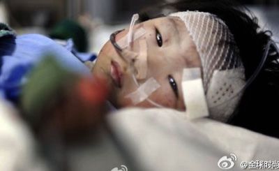 Состояние девочки Сян Вэйи, которая была извлечена из-под обломков поезда, пока стабильное 