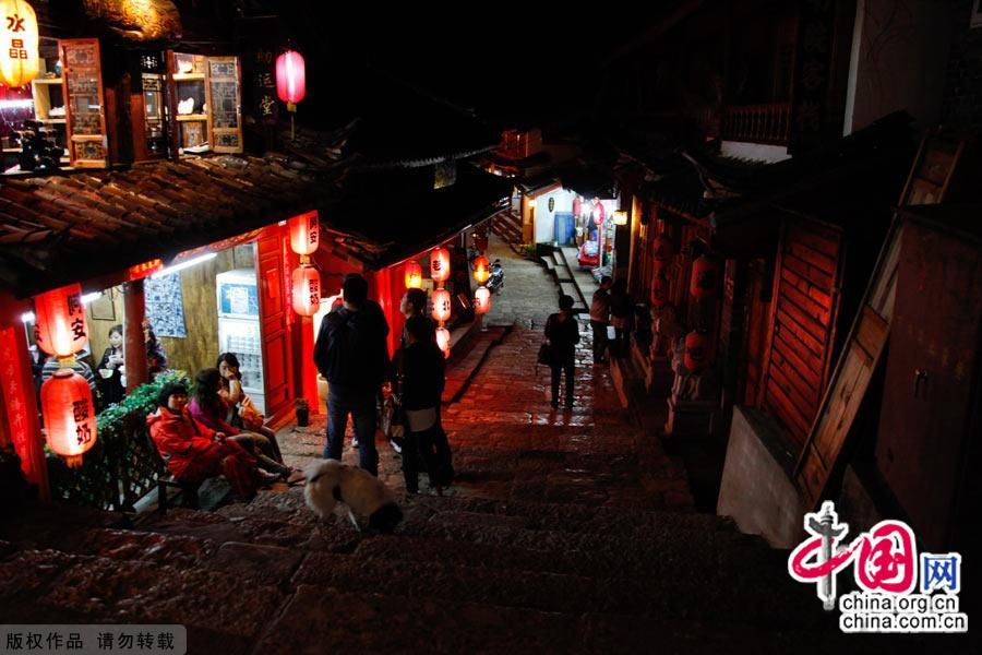 Древний город Лицзян ночью