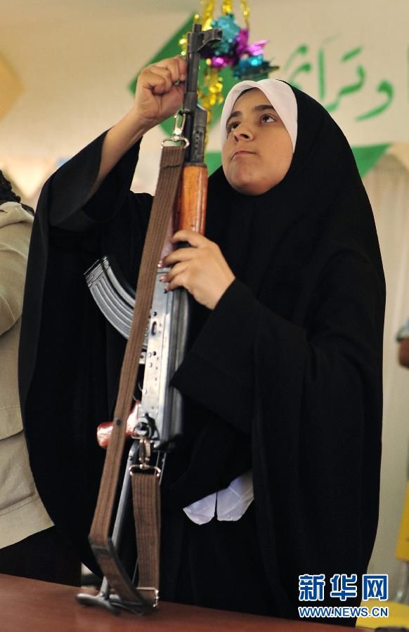Женщины Бангази с оружием в руках