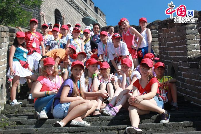 Российские школьники поднялись на Великую китайскую стену