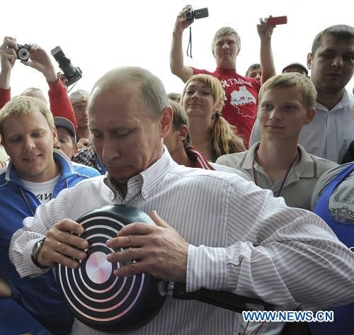 Премьер-министр России Владимир Путин принял участие в молодежном форуме 'Селигер' 