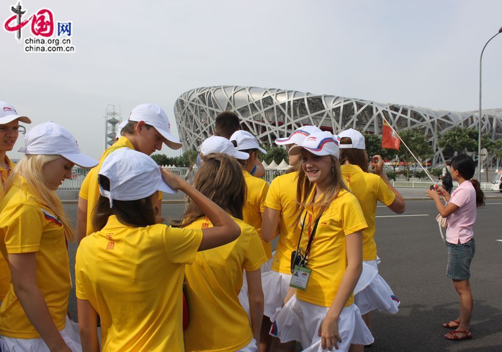 2 августа группа российских школьников приехала в Олимпийский парк Пекина с целью посетить спорткомплексы «Птичье гнездо» и «Водный куб», где в 2008-м проходила Олимпиада. 