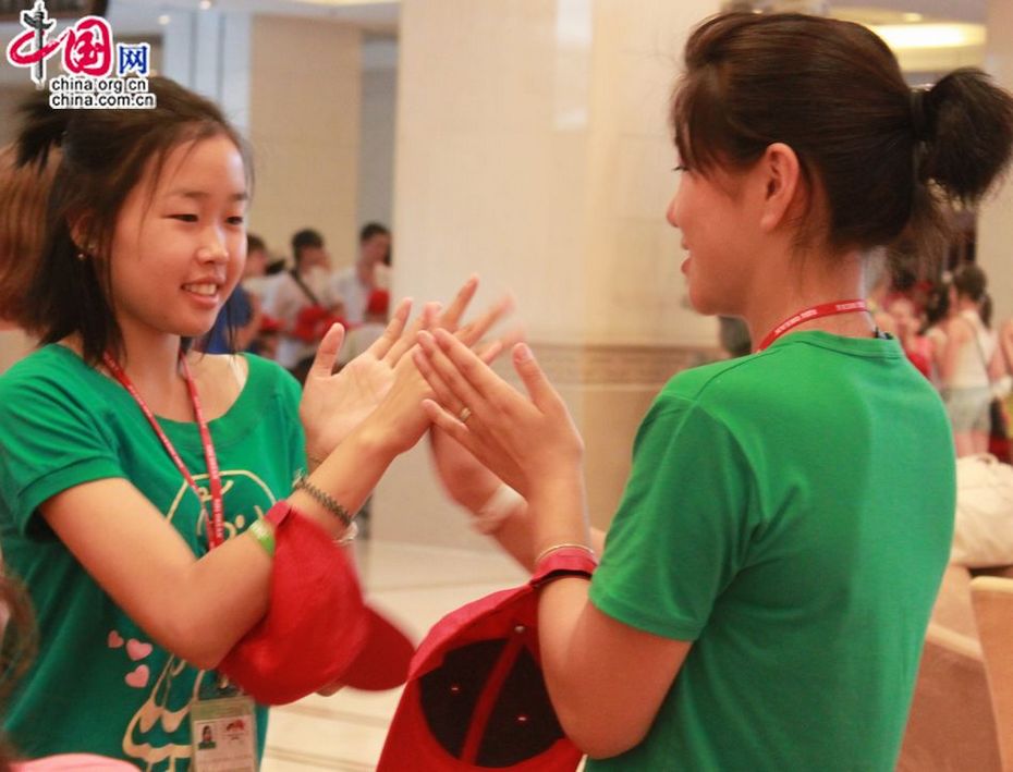 По приглашению председателя КНР Ху Цзиньтао, вторая партия из 450 российских школьников с 30 июля по 10 августа посещают Пекин, Далянь и Шанхай. 