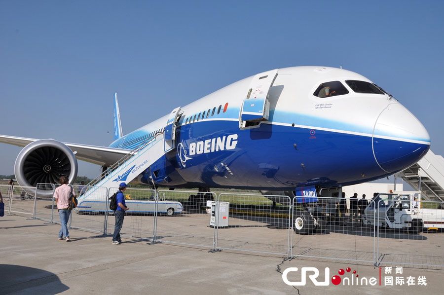 На фото: пассажирский самолет «Boeing-787 Dreamliner»