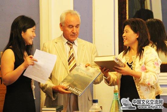 Делегация писателей из провинции Шэньси отправилась в Россию на литературные обмены